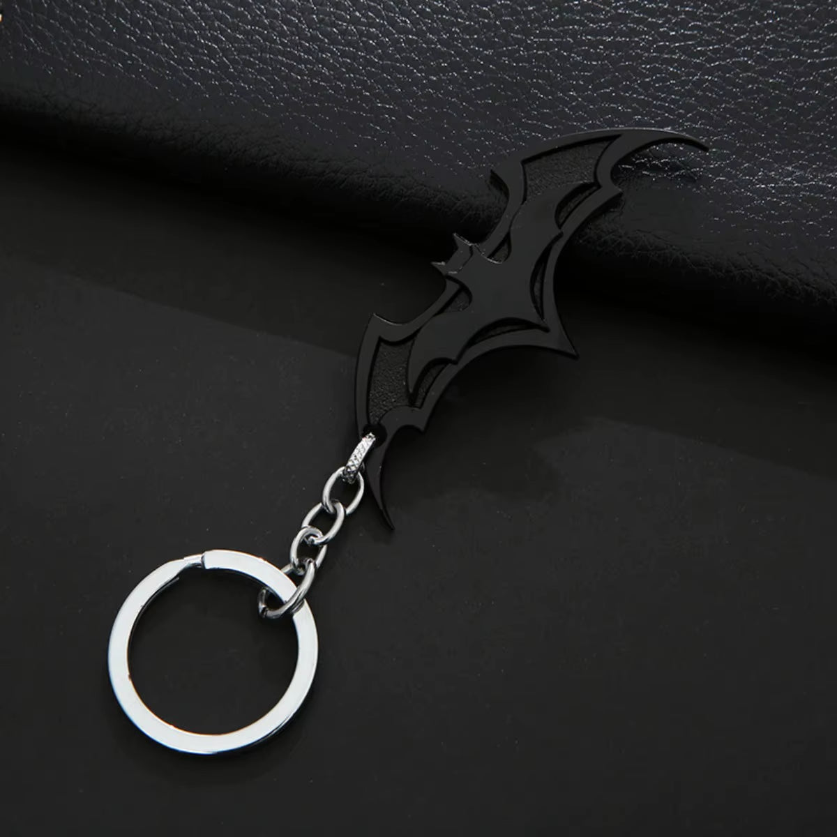 Metallic Batarang™ Batman™ Keychain