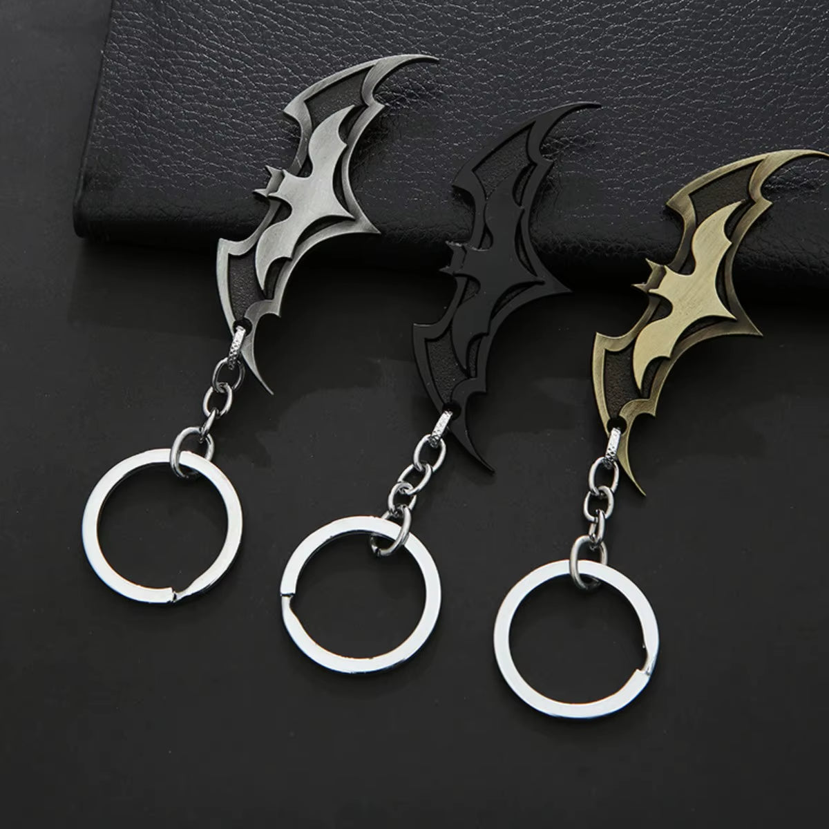 Metallic Batarang™ Batman™ Keychain